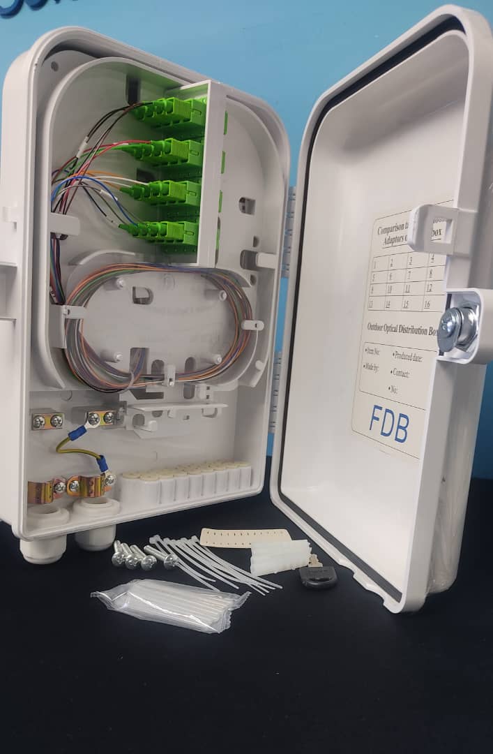 CAJA NAP 16 HILOS (16 ADAPTADOR SC APC Y 1:16 SPLITTER)